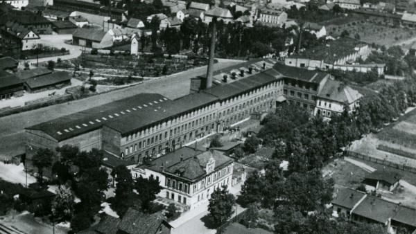The company had around 40,000 sqm of production space in Katscher. Textiles were produced at Plant I (photo) up until March 1945.