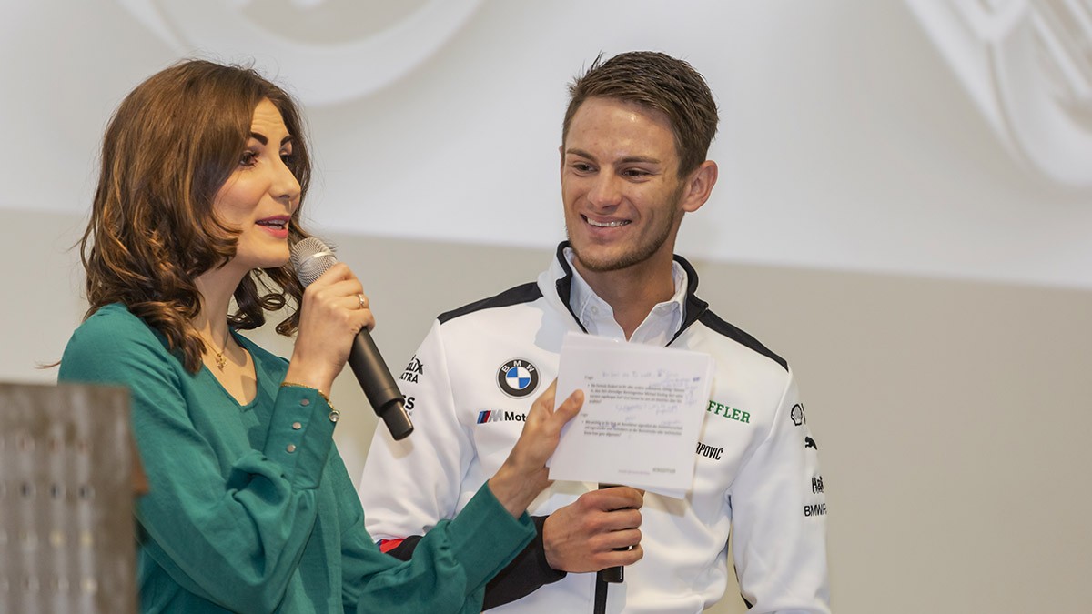 Formula-Student-Teilnehmer und Schaeffler-Repräsentanten bei der Motorsport Academy in Herzogenaurach