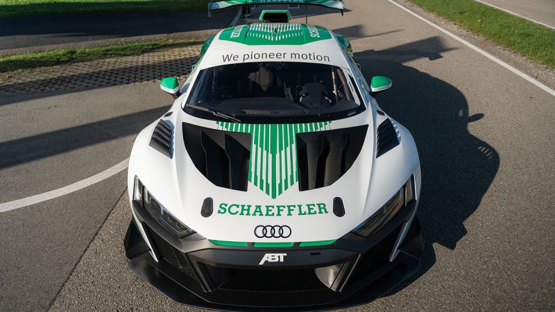 The Schaeffler Innovation Taxi brings technical progress in the DTM to life.