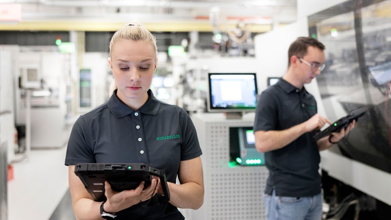 With the digital value chain, data can be accessed anywhere at any time. This means that the company can respond quickly to changing conditions.