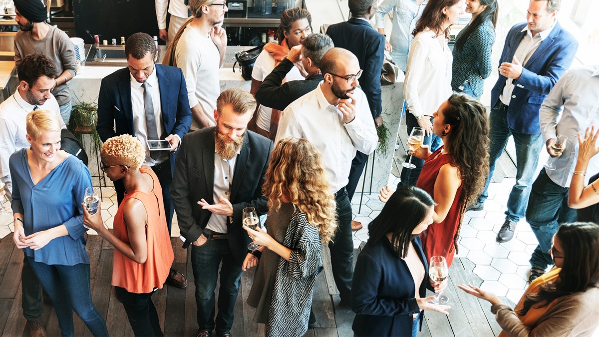 Employees explore and experience digital transformation together through hands-on collaboration and exchange.