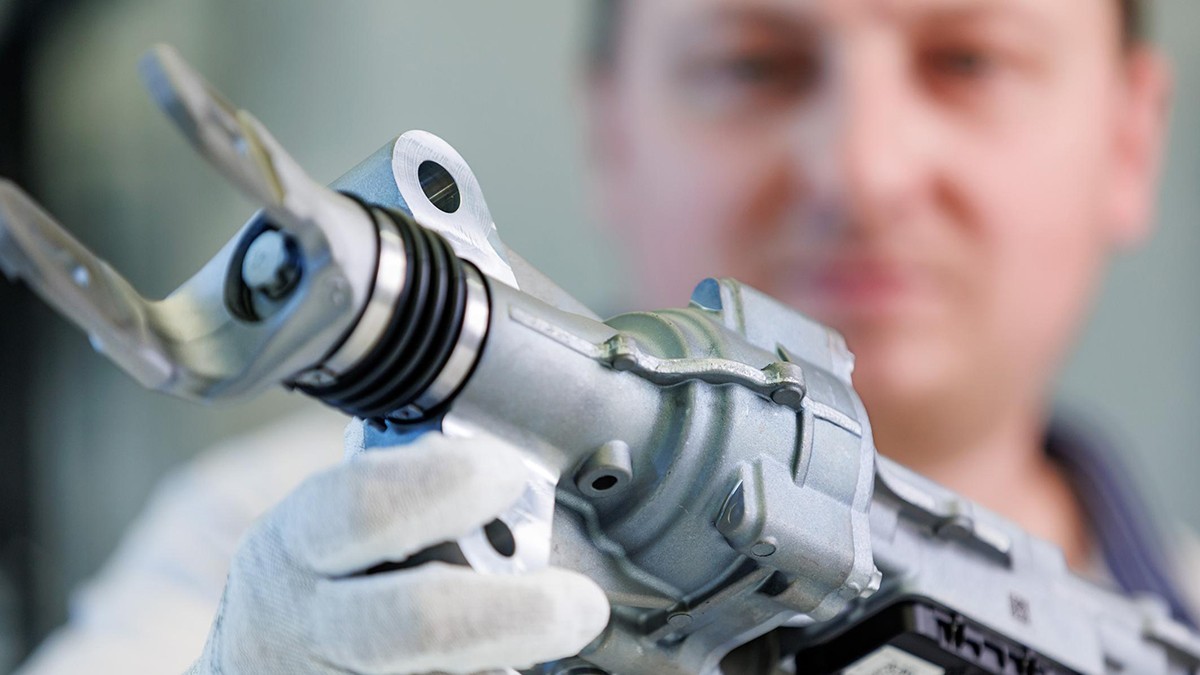 Schaeffler's new mechatronic rear-axle steering system recently celebrated its premiere in the electric SUV of a leading international vehicle manufacturer. Photo: Schaeffler (Daniel Karmann)