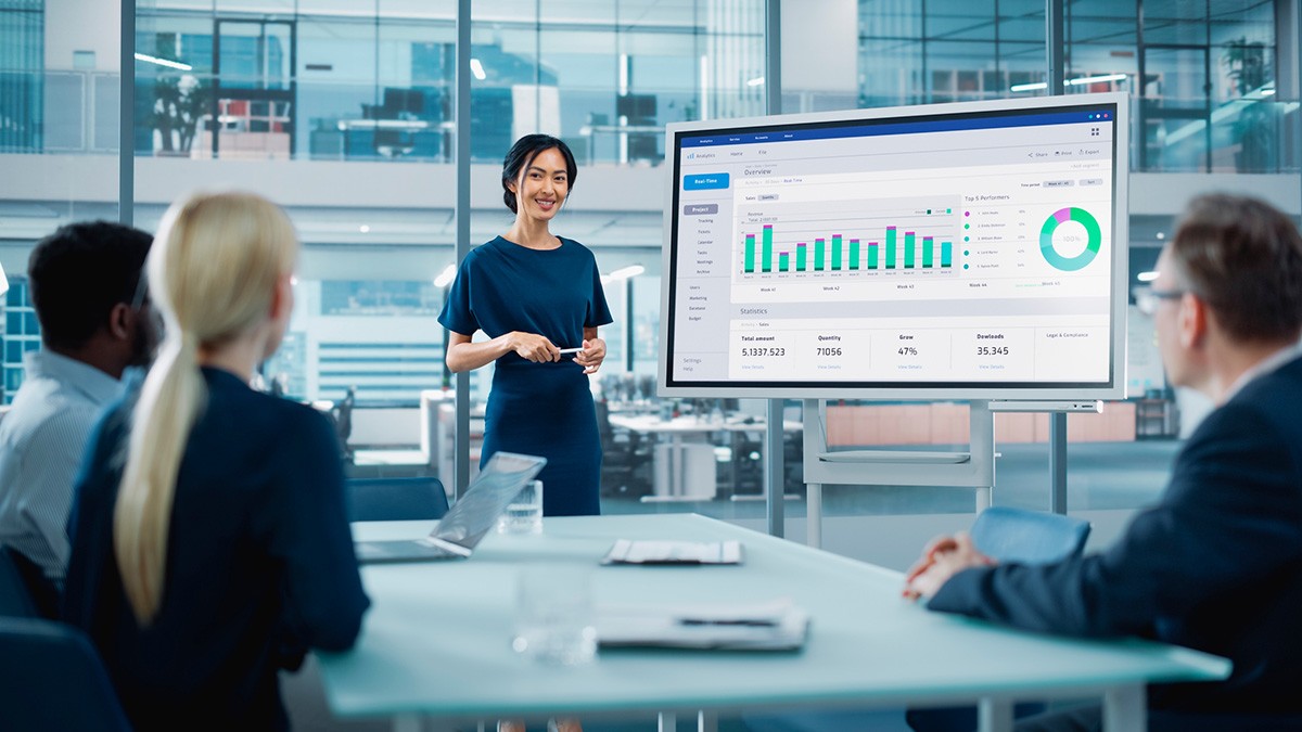 Employees use data-driven insights to support strategic decisions and business resilience at Schaeffler.