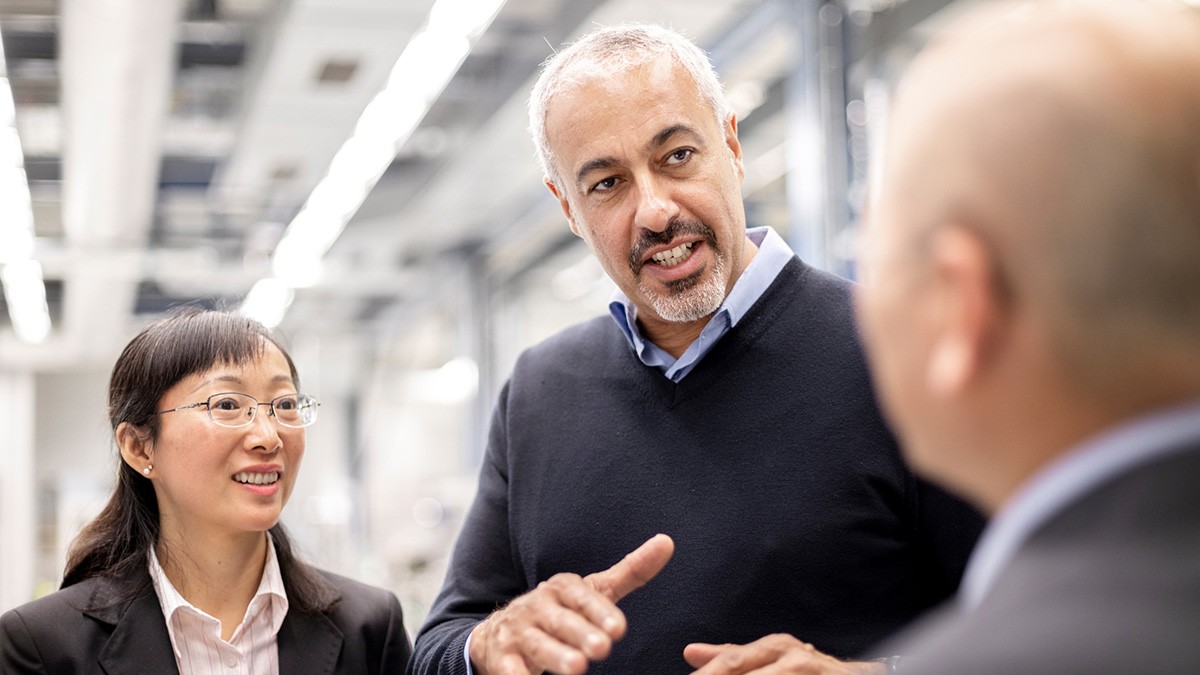 Collaborative discussions at Schaeffler support innovation and the development of intelligent digital solutions through strong partnerships. 