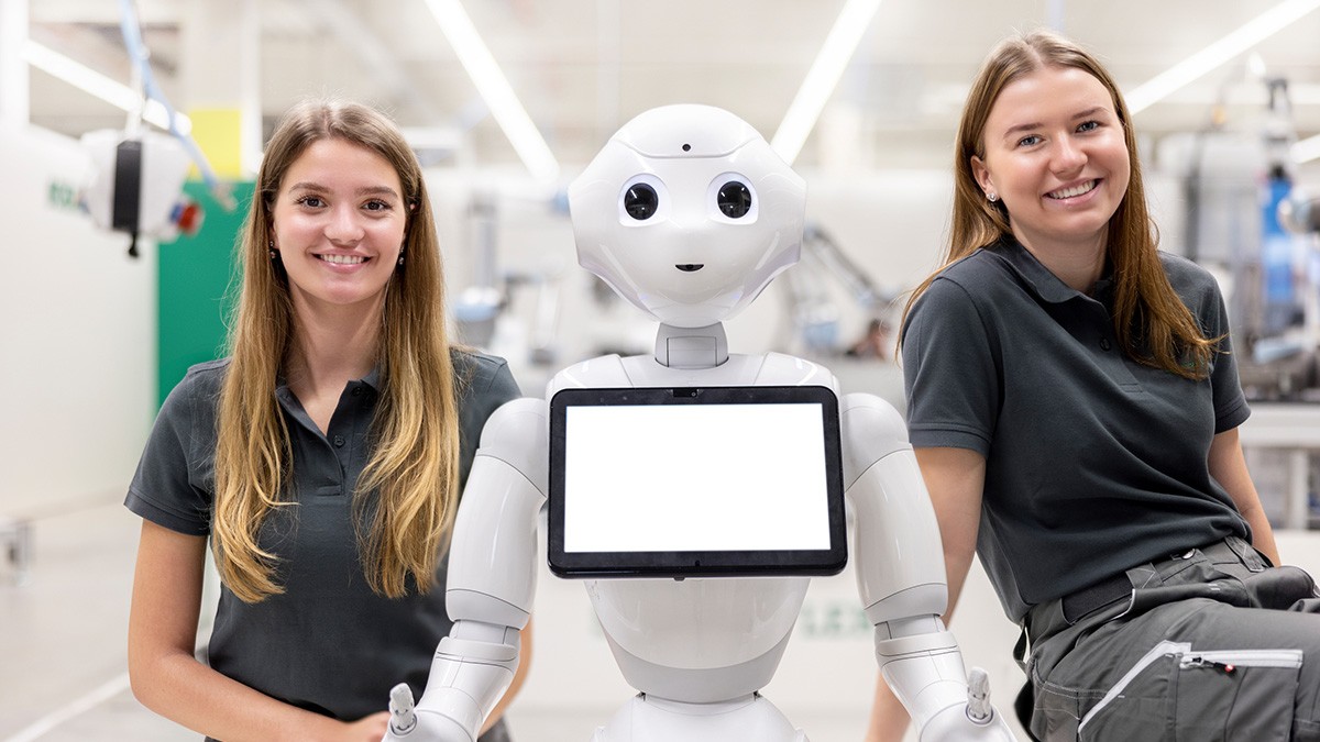 Collaborative work between employees and robots at Schaeffler showcases the integration of AI-ready data and advanced technologies on the shop floor.