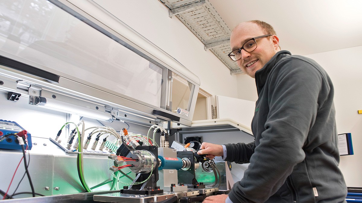 Sven-Erik Asmussen joined Schaeffler as a working student, now he works at SHARE at KIT.